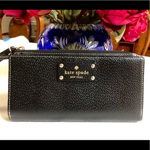 HP! Kate Spade black leather wristlet wallet!